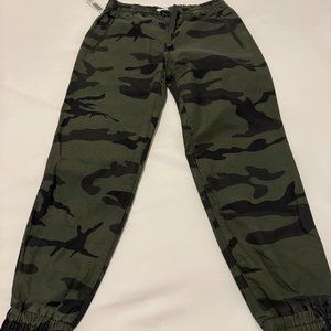 TNA Camo Cargo Pants BRAND NEW!